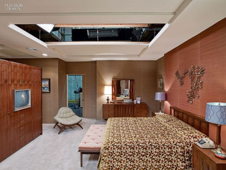 Illustration for article titled Behind-the-scenes photos reveal the secrets of Mad Men sets